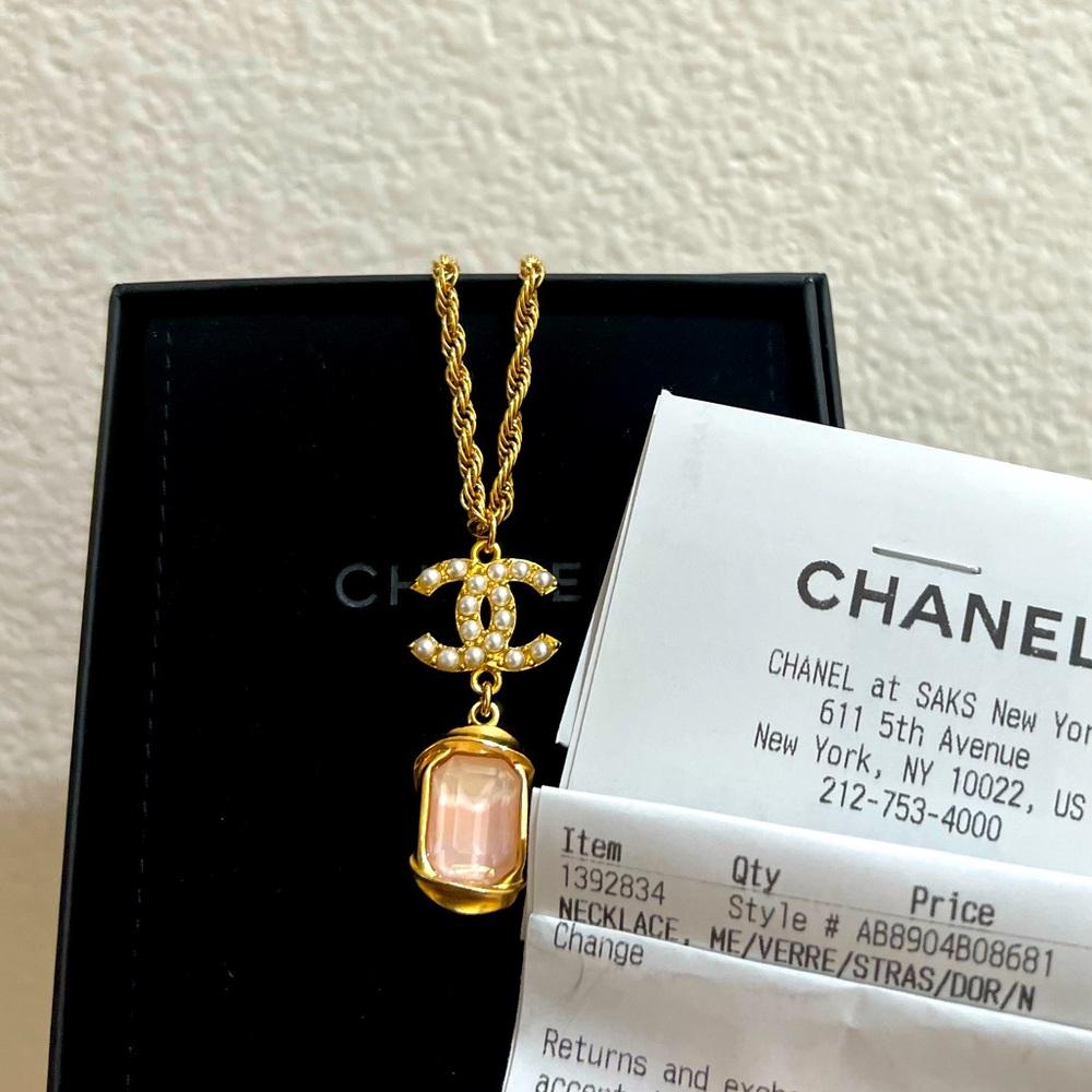 chanel 2022 CC pearl necklace pink